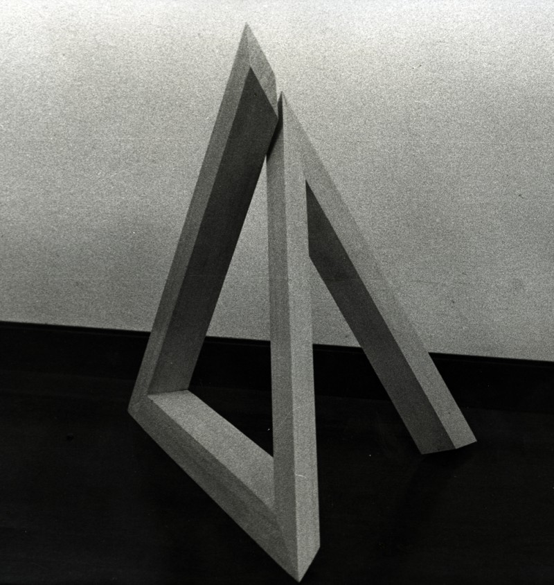 Marco Bagnoli, Gambe incrociate a tetraedo